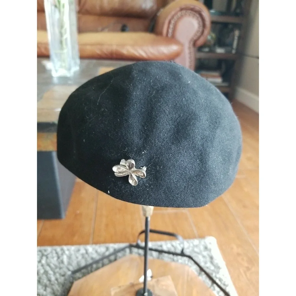 Vintage BETMAR New York Women's Black Beret French Hat Wool‎ Pin Embellishment